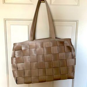 Harvey’s large seatbelt tote